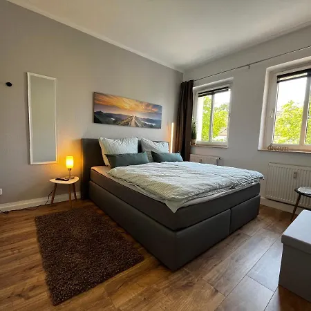 Suiteable-living Neunseenland - Parkplatz,netflix 公寓 马克莱贝格